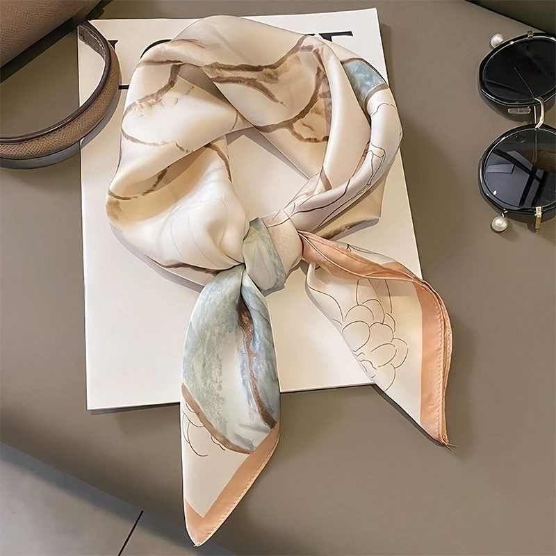 Face Scarf Mask - Foulard carré en soie imprimé Satin