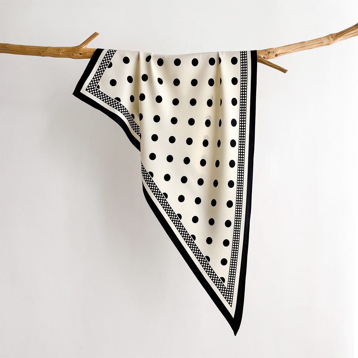 Bandana tendance 100% Soie de  - Ascot Neck Scarf avis et prix