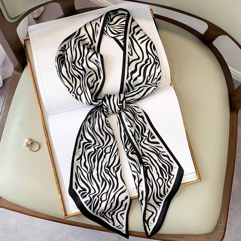 Foulard carré de luxe en soie  - Silk Tie Striped avis et prix