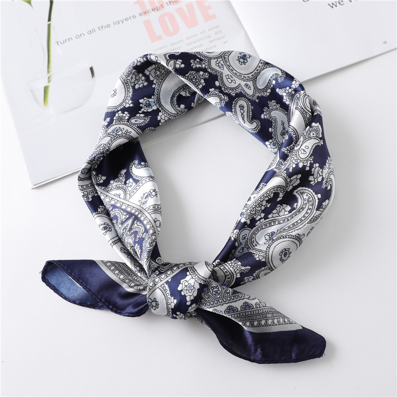 Foulard carré de luxe en soie  - Face Scarf Mask avis et prix