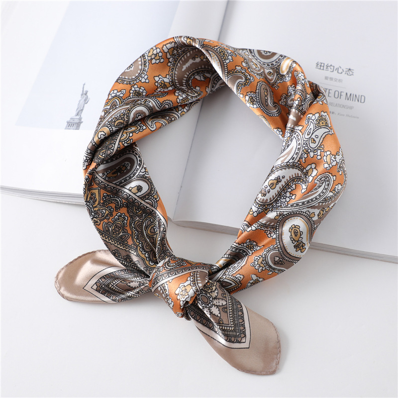 Foulard carré de luxe en soie  - Face Scarf Mask avis et prix