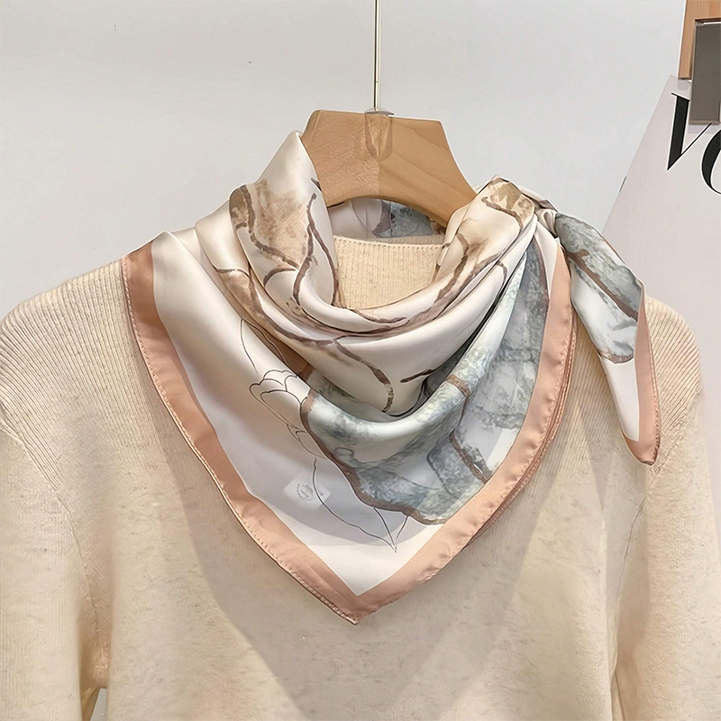 Foulard carré en soie imprimé  - Face Scarf Mask avis et prix